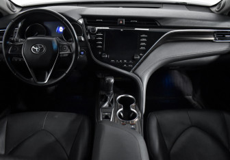 Подержанный автомобиль Toyota Camry Sedan 2018 года (15 фото)