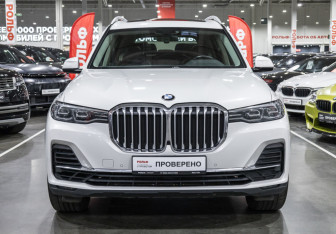 Подержанный автомобиль BMW X7 2020 года (3 фото)
