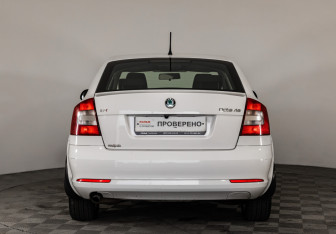Подержанный автомобиль Skoda Octavia Liftback 2011 года (6 фото)