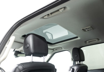 Подержанный автомобиль Land Rover Discovery 2017 года (18 фото)