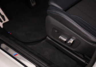 Подержанный автомобиль BMW X3 2020 года (23 фото)