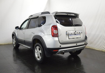 Подержанный автомобиль Renault Duster 2012 года (7 фото)