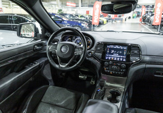 Подержанный автомобиль Jeep Grand Cherokee 2019 года (13 фото)