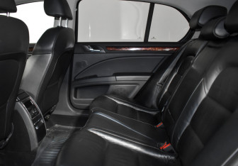 Подержанный автомобиль Skoda Superb Liftback 2011 года (11 фото)