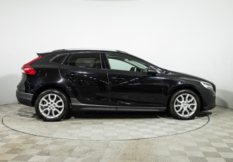 Подержанный автомобиль Volvo V40 Cross Country 2017 года (4 фото)