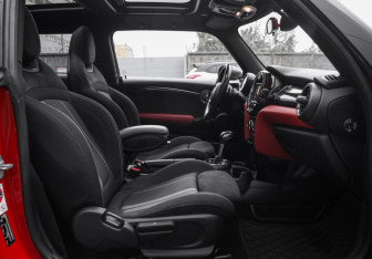 Подержанный автомобиль MINI Hatch 2016 года (24 фото)