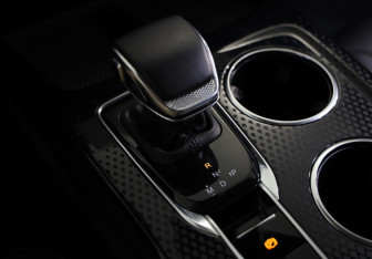 Подержанный автомобиль Hongqi HS3 2024 года (15 фото)