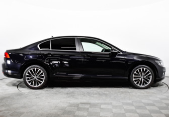 Подержанный автомобиль Volkswagen Passat Sedan 2020 года (4 фото)