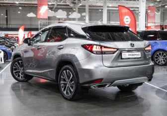 Подержанный автомобиль Lexus RX 2020 года (12 фото)