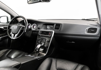 Подержанный автомобиль Volvo S60 2013 года (9 фото)