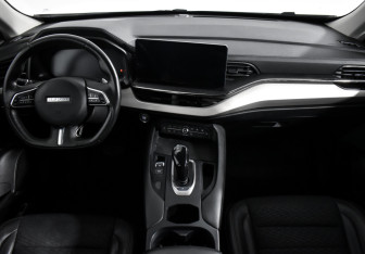 Подержанный автомобиль Haval F7 2024 года (14 фото)