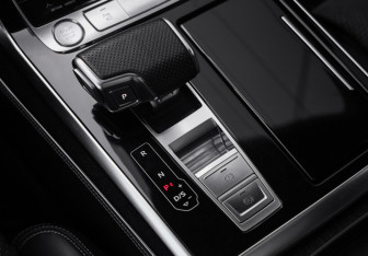 Подержанный автомобиль Audi Q8 2019 года (24 фото)