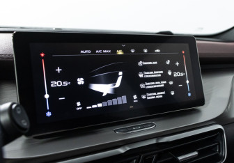 Подержанный автомобиль Geely Coolray 2022 года (21 фото)