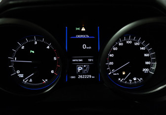 Подержанный автомобиль Toyota Land Cruiser Prado 2015 года (12 фото)