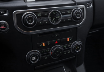 Подержанный автомобиль Land Rover Discovery 2014 года (15 фото)