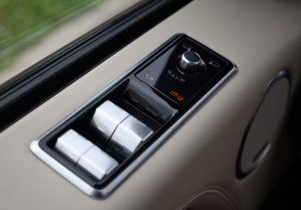 Подержанный автомобиль Land Rover Range Rover 2020 года (25 фото)