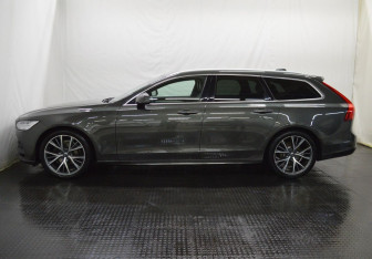 Подержанный автомобиль Volvo V90 2018 года (8 фото)