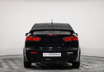 Подержанный автомобиль Mitsubishi Lancer Sedan 2010 года (6 фото)