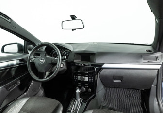 Подержанный автомобиль Opel Astra Hatchback 2010 года (9 фото)