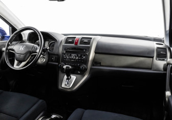 Подержанный автомобиль Honda CR-V 2011 года (9 фото)