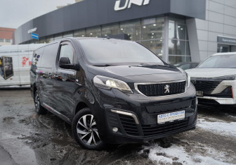 Подержанный автомобиль Peugeot Traveller 2018 года (3 фото)