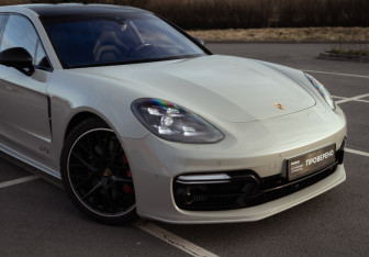 Подержанный автомобиль Porsche Panamera Wagon 2019 года (40 фото)