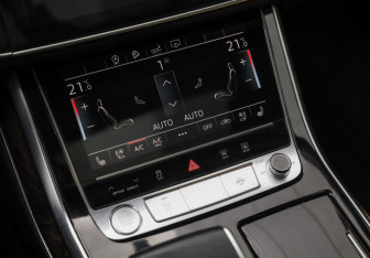 Подержанный автомобиль Audi Q8 2019 года (23 фото)