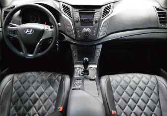 Подержанный автомобиль Hyundai i40 Sedan 2012 года (14 фото)