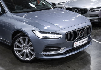 Подержанный автомобиль Volvo S90 2017 года (9 фото)