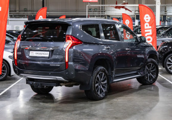 Подержанный автомобиль Mitsubishi Pajero Sport 2018 года (6 фото)