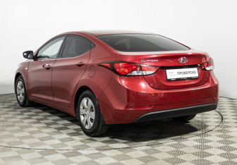 Подержанный автомобиль Hyundai Elantra Sedan 2015 года (7 фото)
