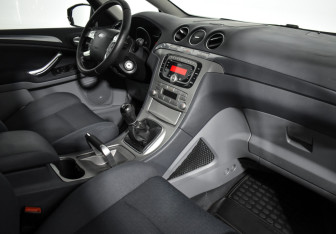 Подержанный автомобиль Ford S-MAX 2007 года (13 фото)