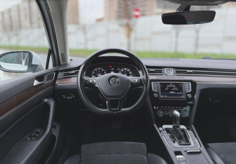 Подержанный автомобиль Volkswagen Passat Sedan 2017 года (13 фото)