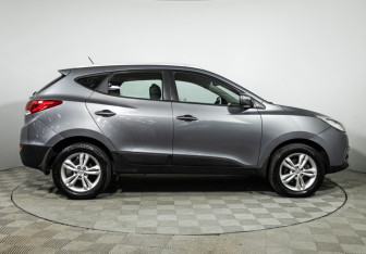 Подержанный автомобиль Hyundai ix35 2011 года (4 фото)