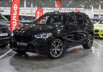 Подержанный автомобиль BMW X5 2022 года (1 фото)