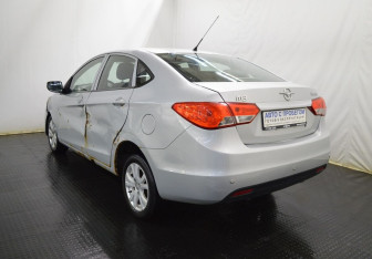 Подержанный автомобиль Haima M3 2014 года (7 фото)