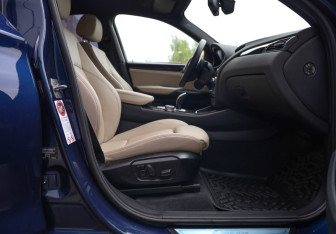 Подержанный автомобиль BMW X4 2014 года (25 фото)