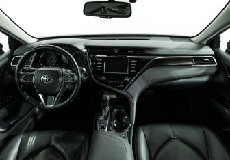 Подержанный автомобиль Toyota Camry Sedan 2019 года (13 фото)