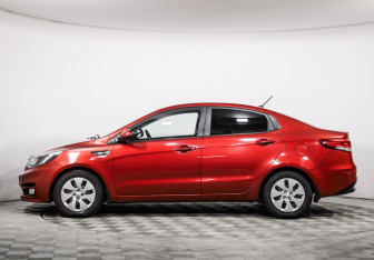Подержанный автомобиль Kia Rio Sedan 2015 года (8 фото)