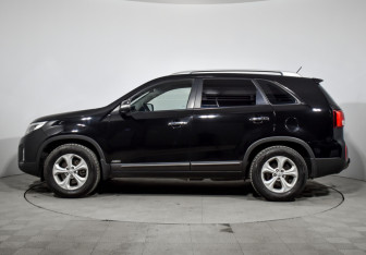 Подержанный автомобиль Kia Sorento 2012 года (8 фото)