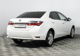 Подержанный автомобиль Toyota Corolla Sedan 2018 года (5 фото)