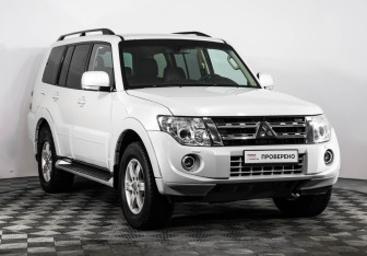 Подержанный автомобиль Mitsubishi Pajero 2014 года (3 фото)