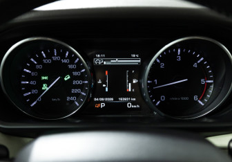 Подержанный автомобиль Land Rover Range Rover Sport 2014 года (12 фото)