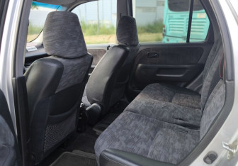 Подержанный автомобиль Honda CR-V 2002 года (20 фото)