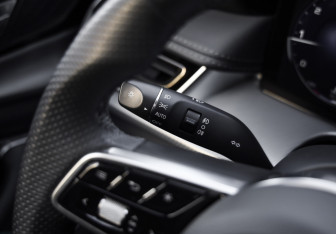 Подержанный автомобиль Hongqi H5 2023 года (23 фото)