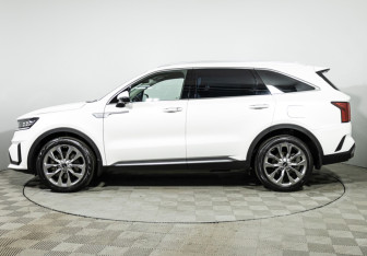 Подержанный автомобиль Kia Sorento 2021 года (8 фото)
