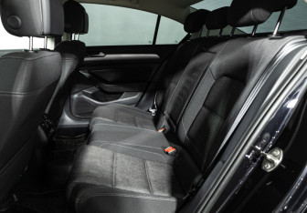 Подержанный автомобиль Volkswagen Passat Sedan 2017 года (10 фото)