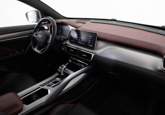 Подержанный автомобиль Geely Coolray 2022 года (15 фото)