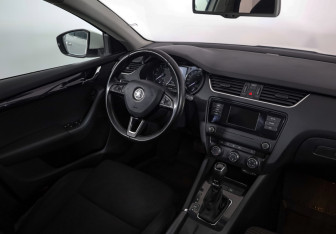Подержанный автомобиль Skoda Octavia Liftback 2015 года (9 фото)