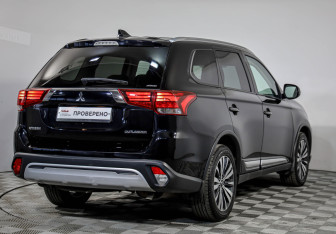 Подержанный автомобиль Mitsubishi Outlander 2019 года (5 фото)